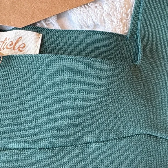 Listicle Women's Dark Green Crop Top - Picture 4 of 5